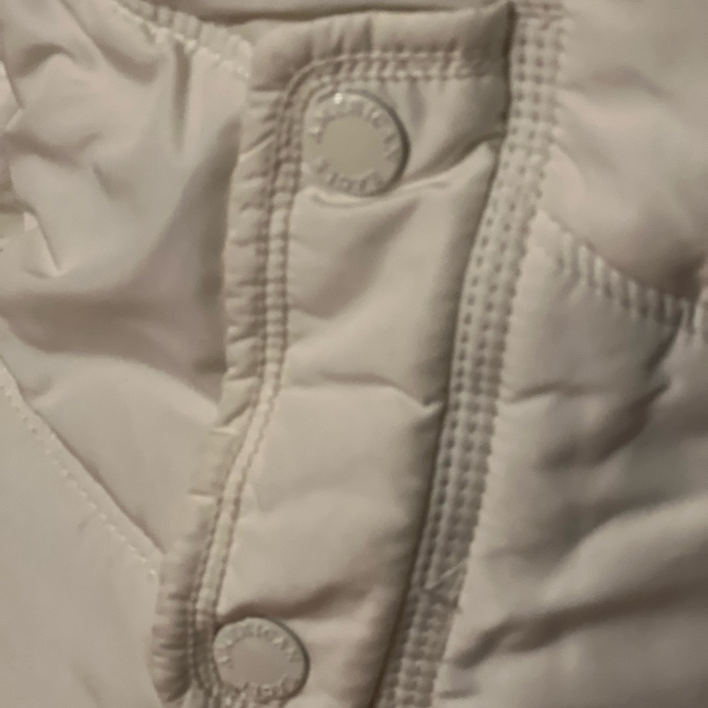 NWOT,, American Eagle, not worn, no tag, winter white, winter vest, - Picture 6 of 16